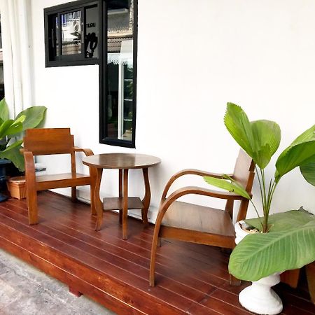 Manon Sleepeatdrink Bed & Breakfast Chiang Mai Exterior photo