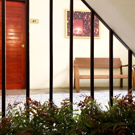 Manon Sleepeatdrink Bed & Breakfast Chiang Mai Exterior photo