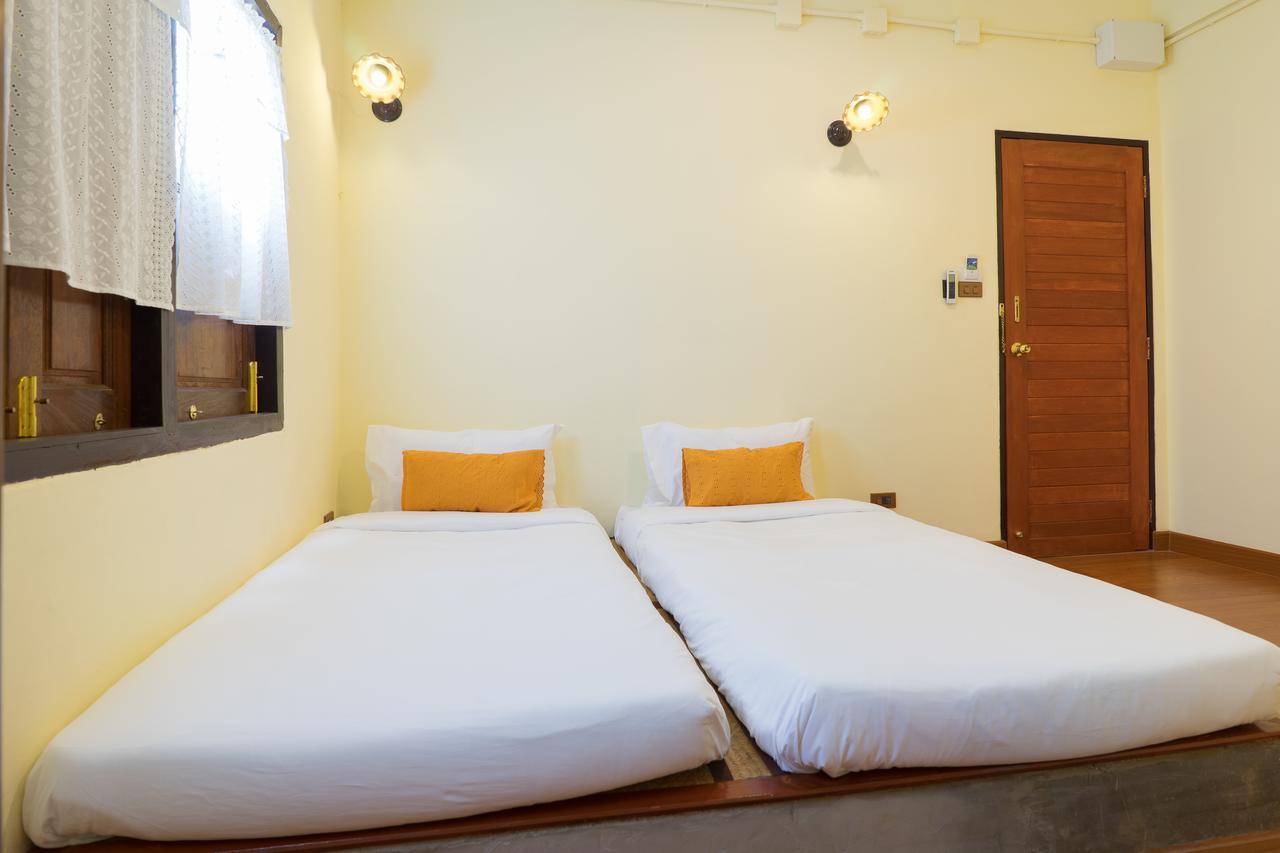 Manon Sleepeatdrink Bed & Breakfast Chiang Mai Exterior photo