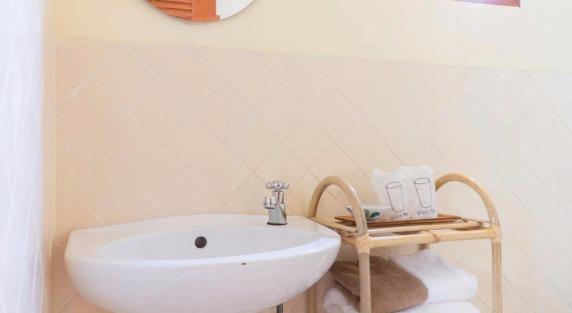Manon Sleepeatdrink Bed & Breakfast Chiang Mai Exterior photo