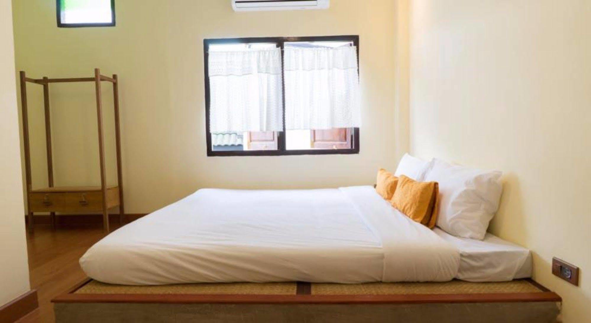Manon Sleepeatdrink Bed & Breakfast Chiang Mai Exterior photo