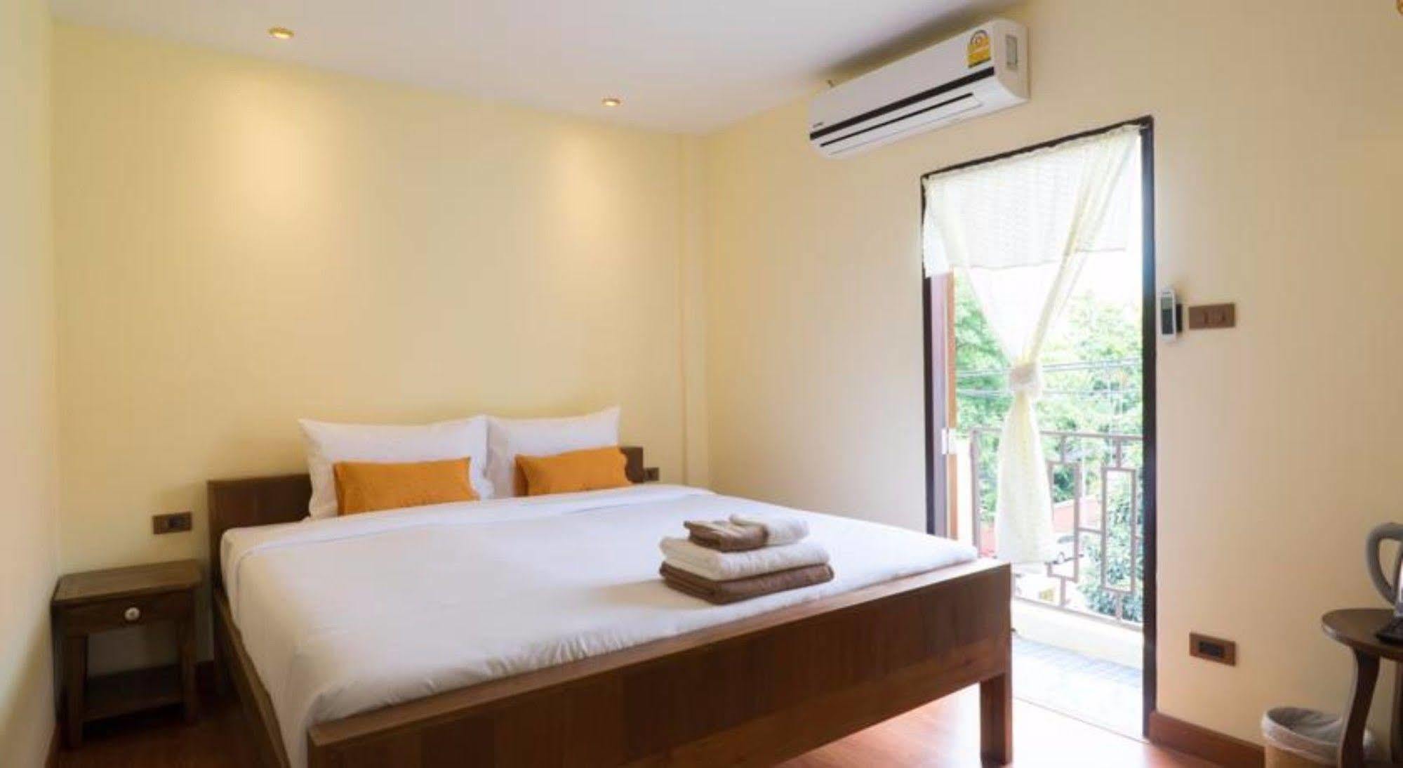 Manon Sleepeatdrink Bed & Breakfast Chiang Mai Exterior photo