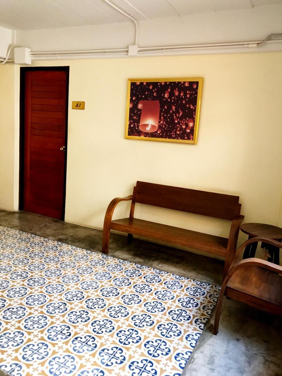 Manon Sleepeatdrink Bed & Breakfast Chiang Mai Exterior photo